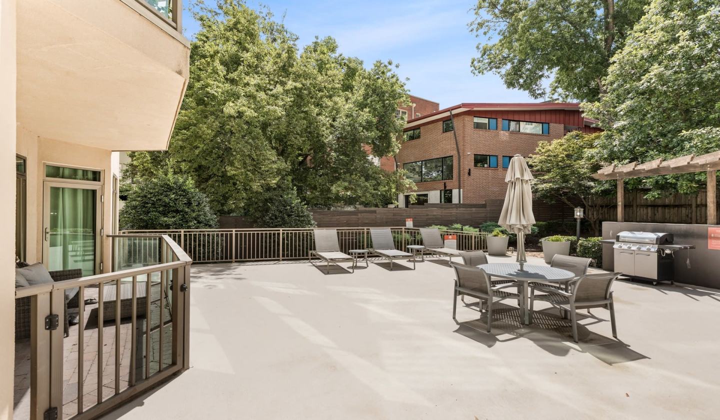 1045 on the Park Apartment Homes Image 13