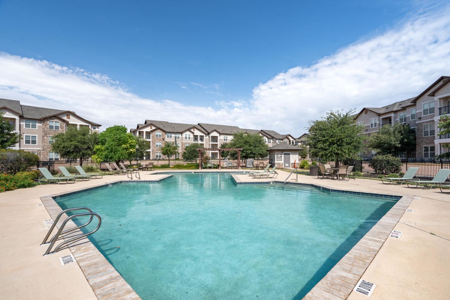 Tradewinds Apartments Image 1