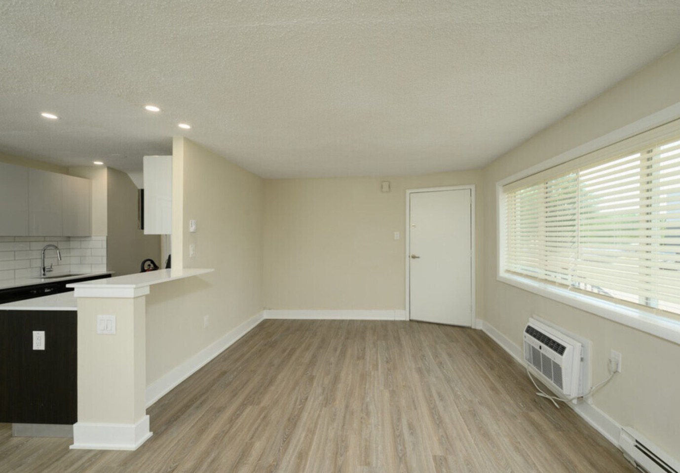 North Lane Apartments Image 6
