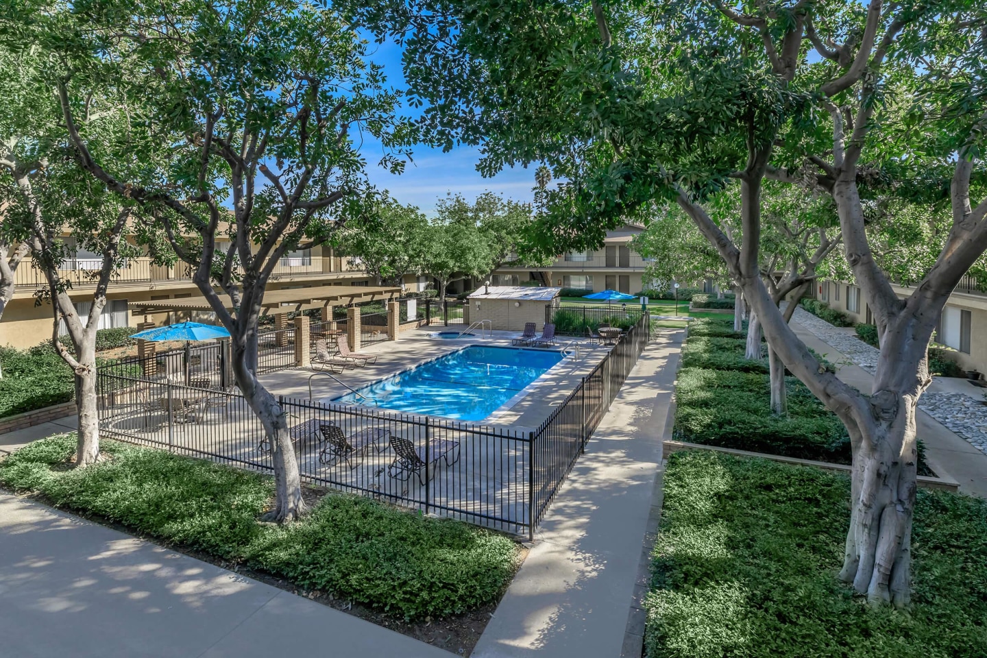 Barcelona, Palm Lane & Seville Apartment Homes Image 12