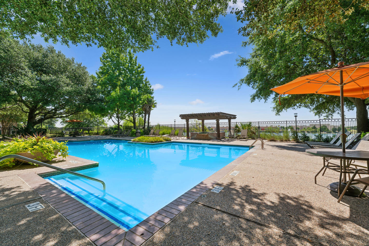Blue Lake Villas II Image 8