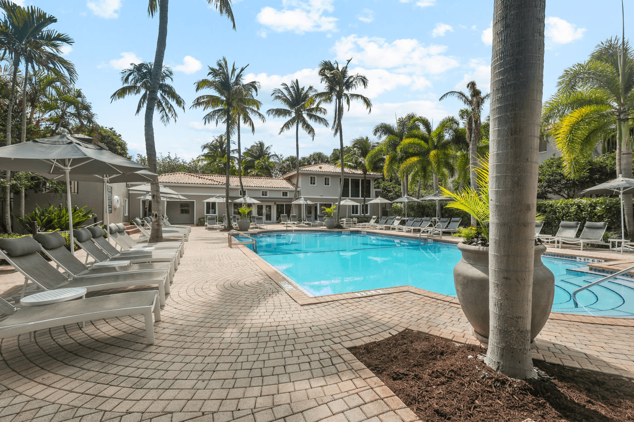 Coconut Palm Club Image 9