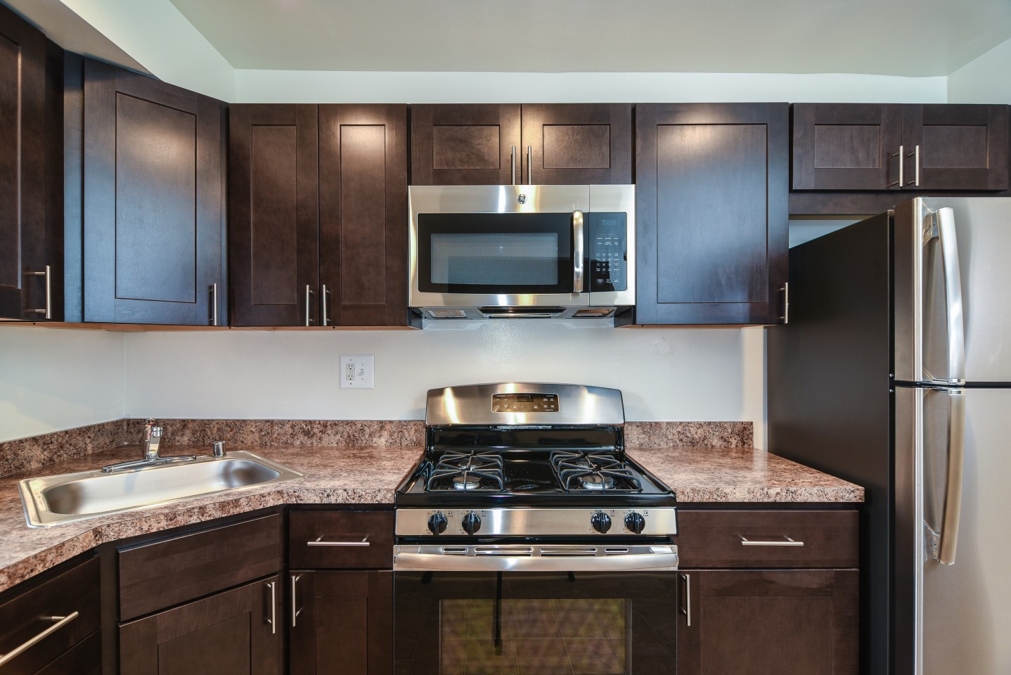 Montrose Manor Image 3