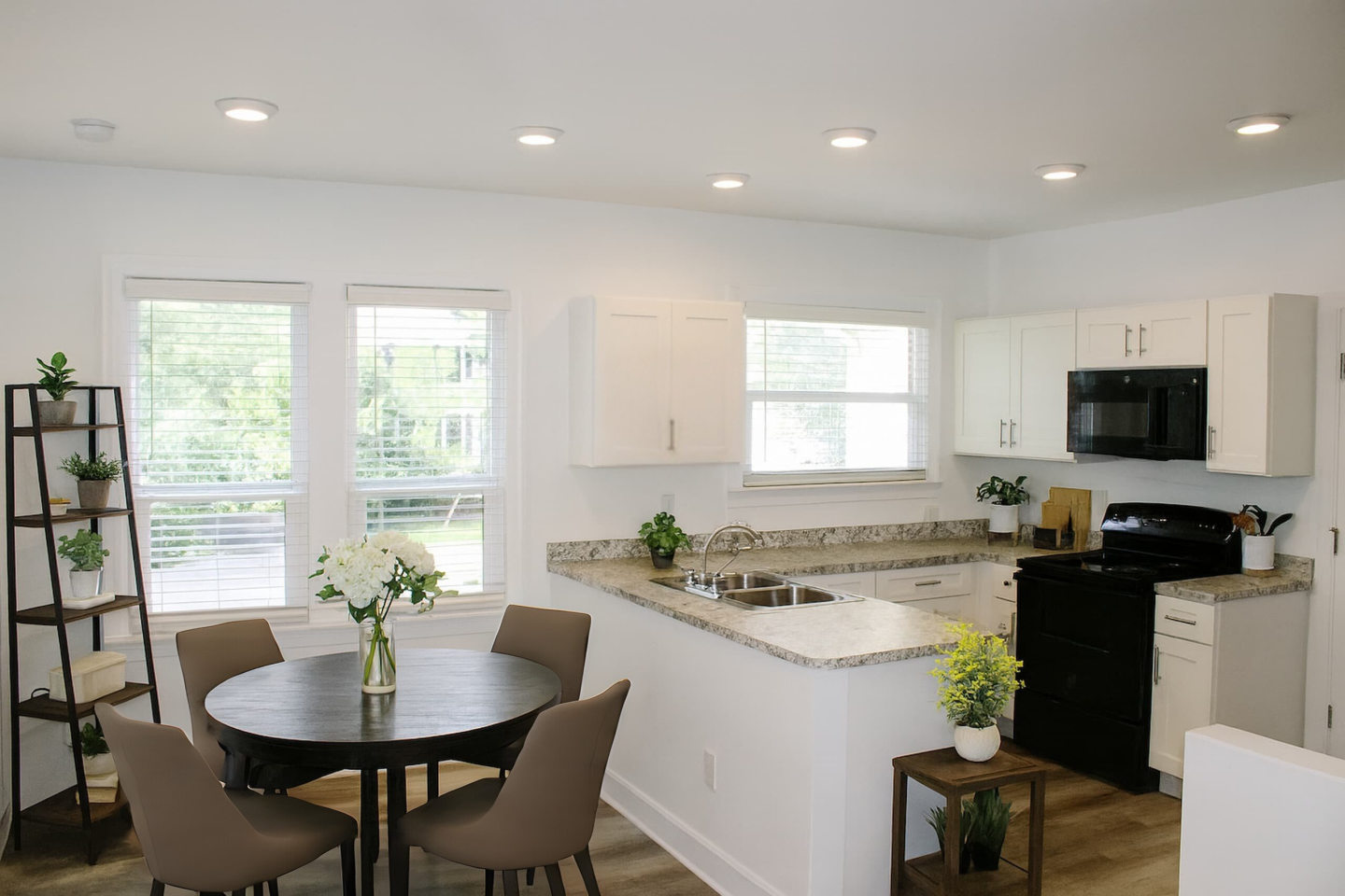Riviera Park Apartments & Townhomes Image 23