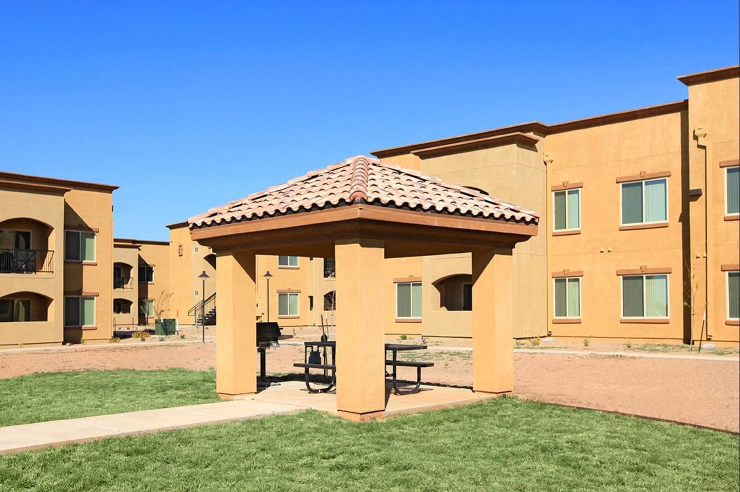 Raintree Apartments Image 2