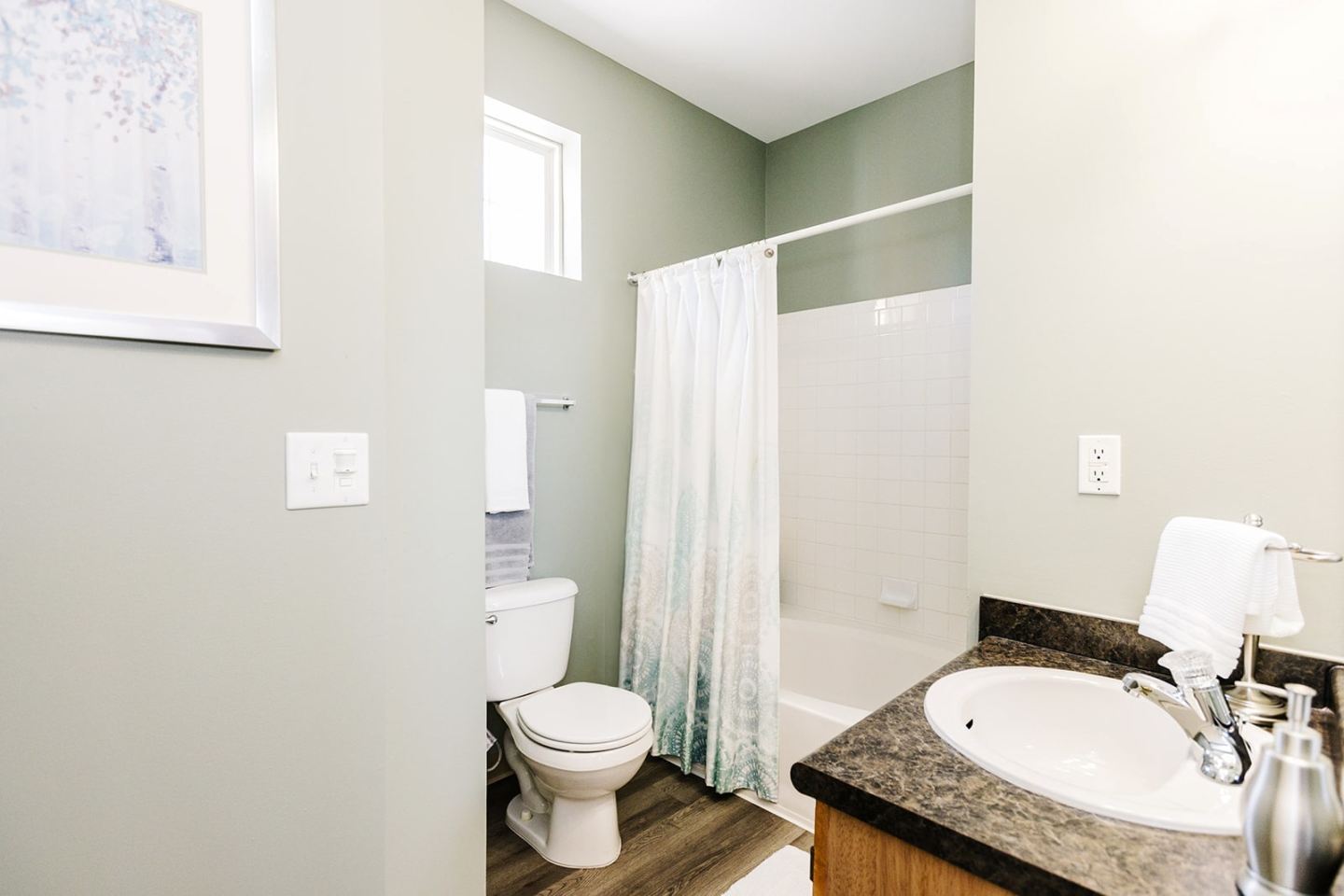 Pine Valley Apartments Image 6