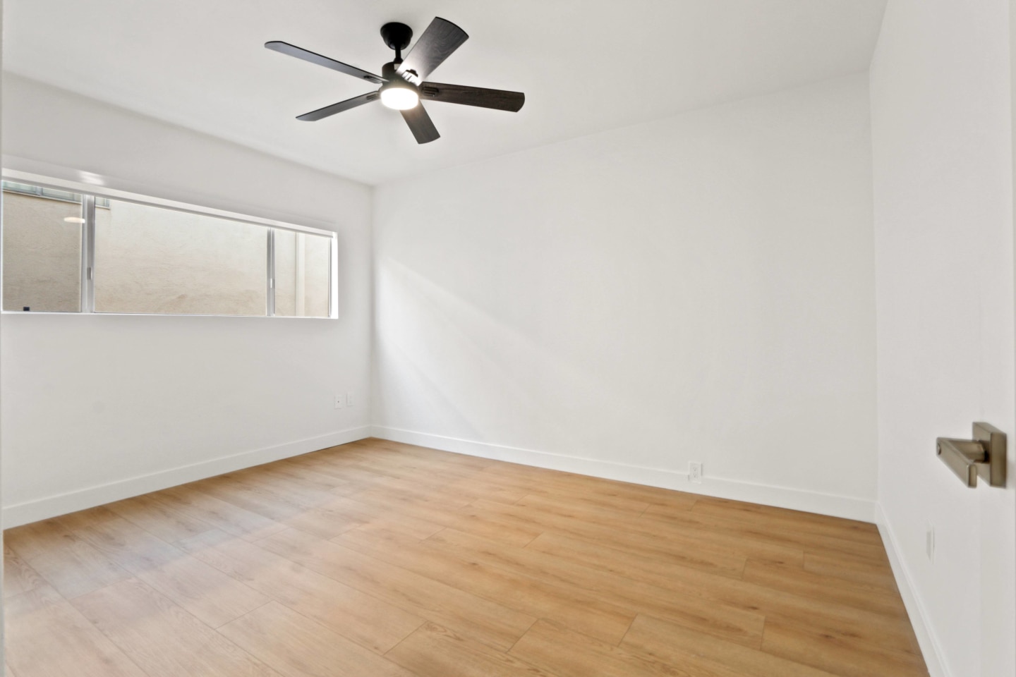 1442 Brockton Apartments Image 4