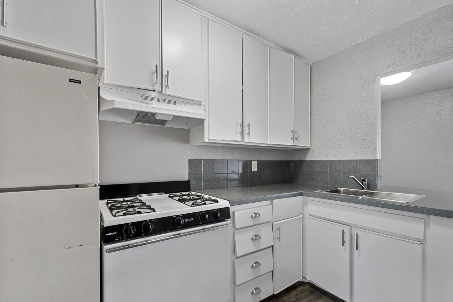 Flats at 183 Image 12