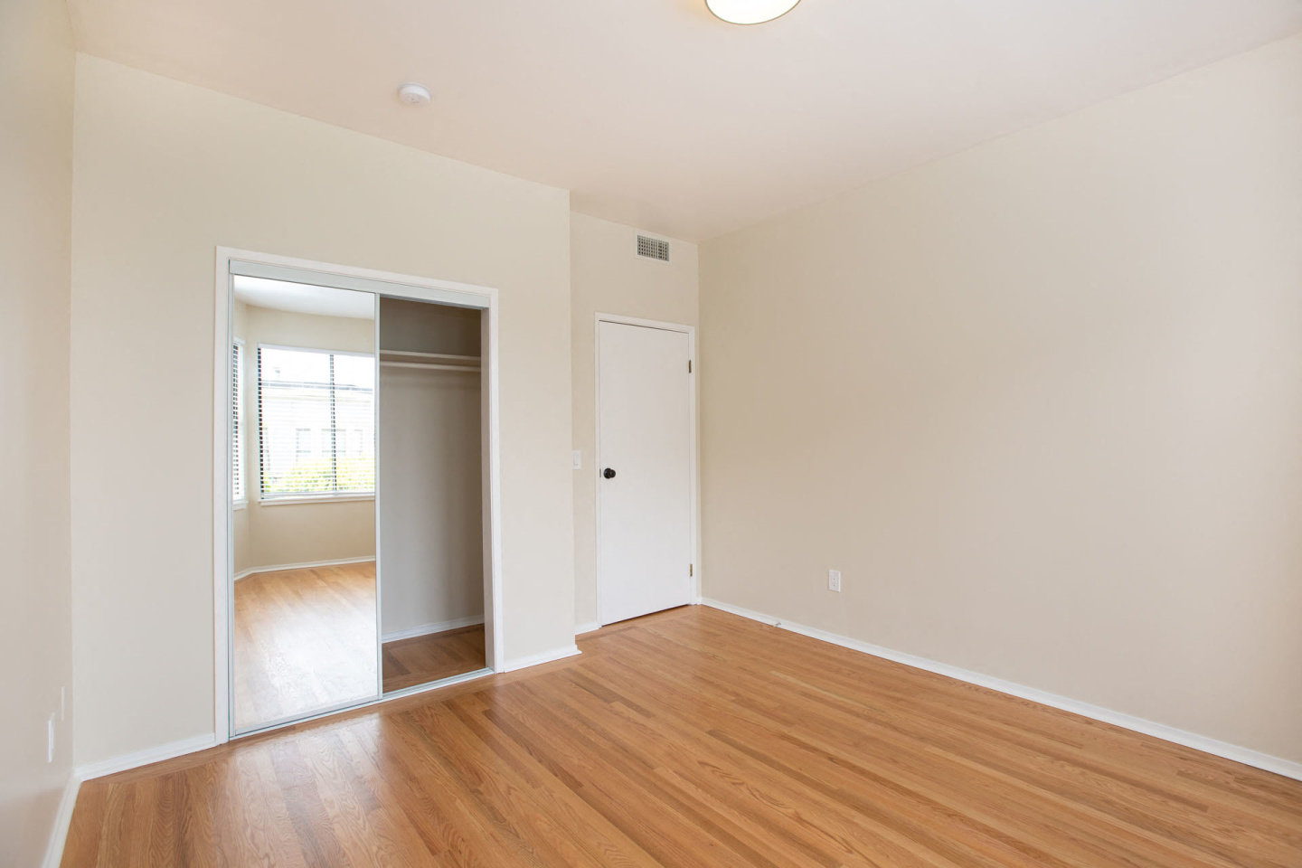 295 Castro Image 15