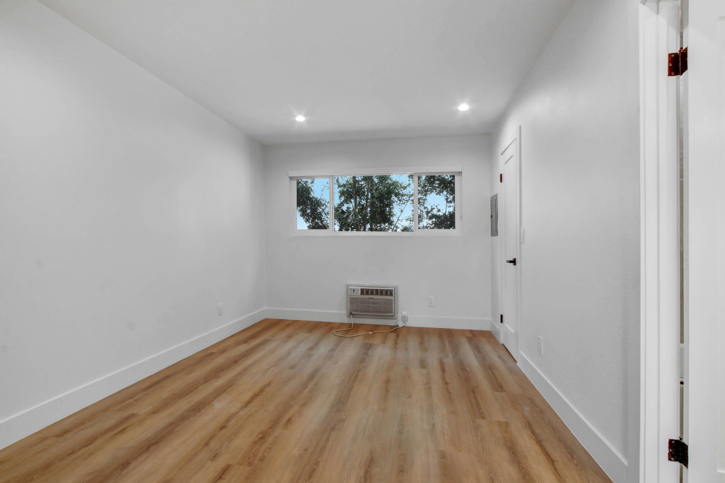10795 Woodbine Apartments Image 4