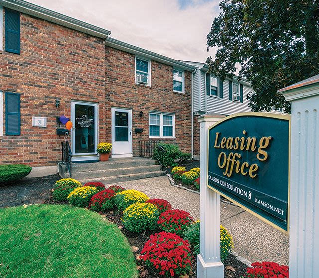 Colonial Village Apartments Image 8