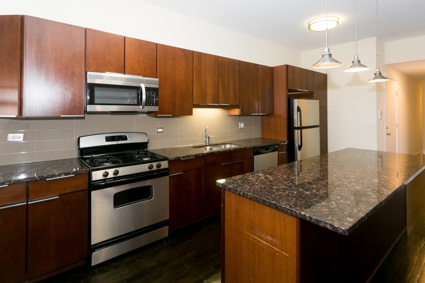 5118  S. Greenwood Image 12