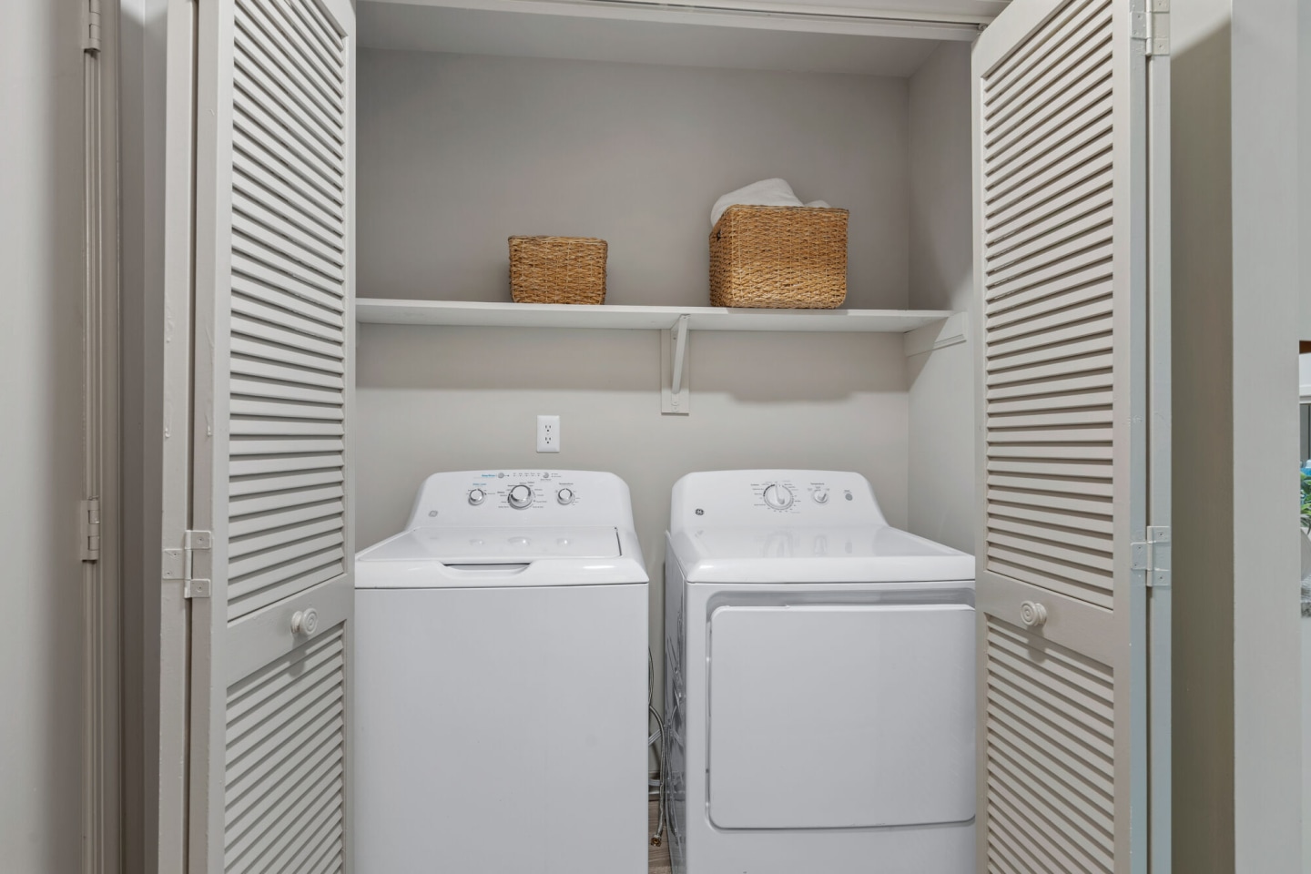 Edwards Mill Townhomes & Apartments Image 5