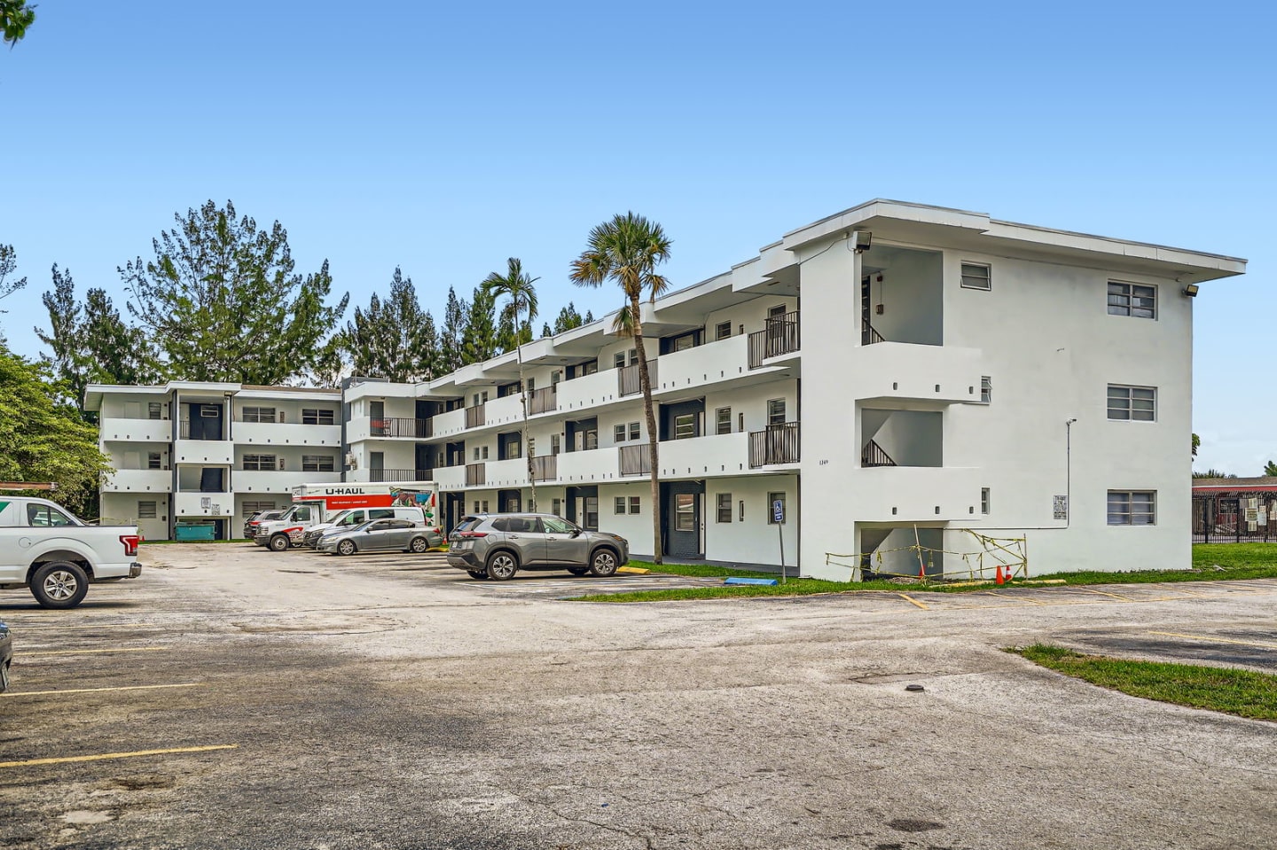 Lakeshore Presidential Apartments Image 28