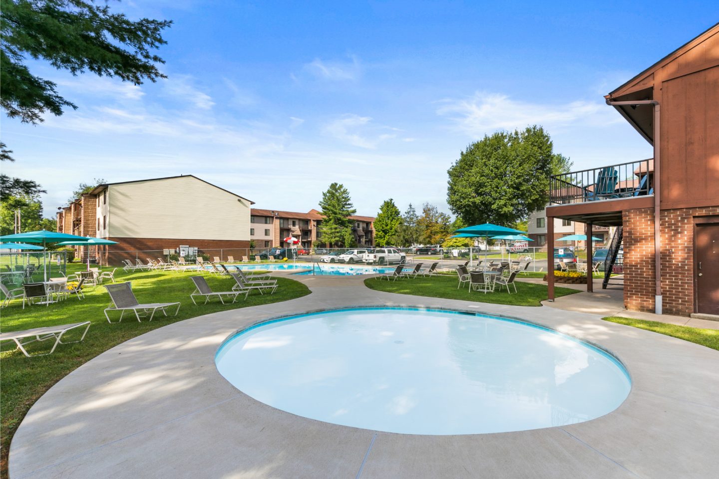 Country Club Apartments Image 11