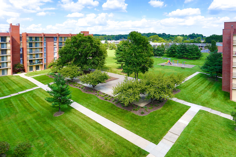 The Elms at Laurel Park Image 18