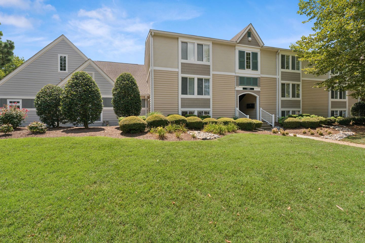 Linkhorn Bay Apartments Image 20