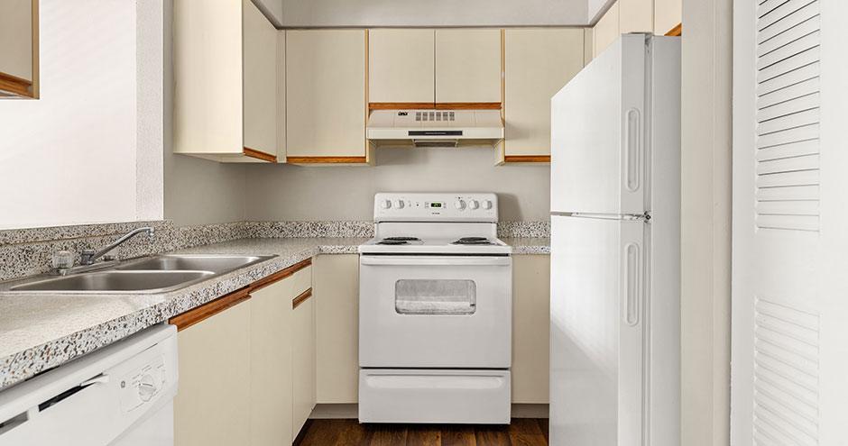 Gulfshore Apartment Homes Image 2