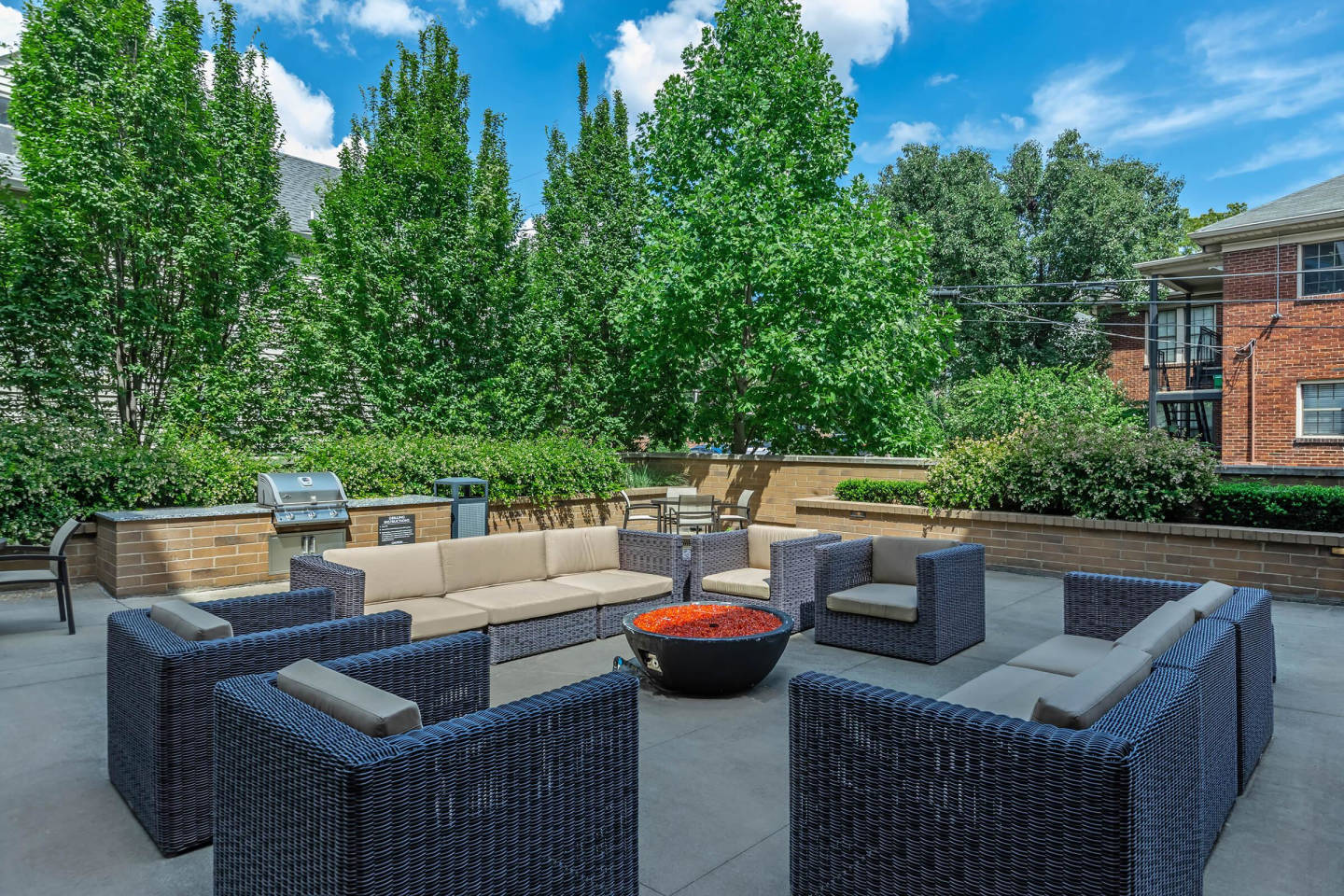 1810 Belcourt Image 42