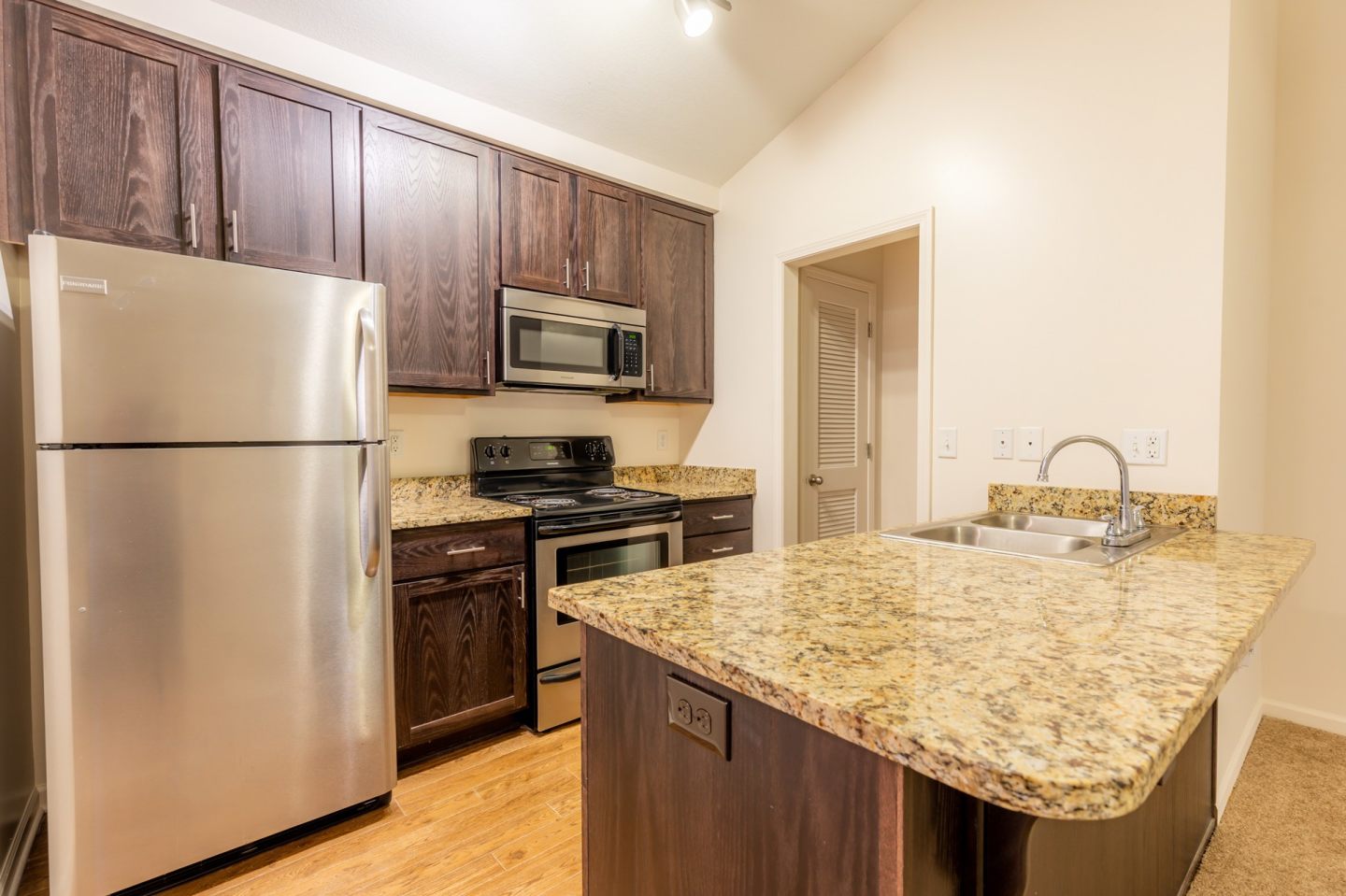 Waterford Place Apartments & Townhomes Image 8