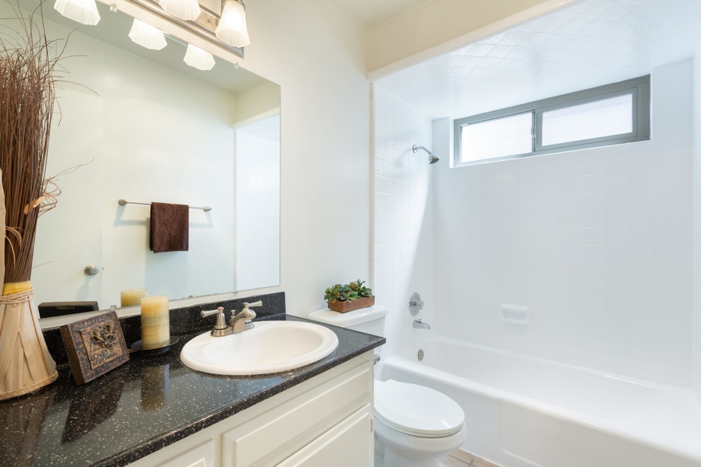 Elan the Palms Apartment Homes Image 5