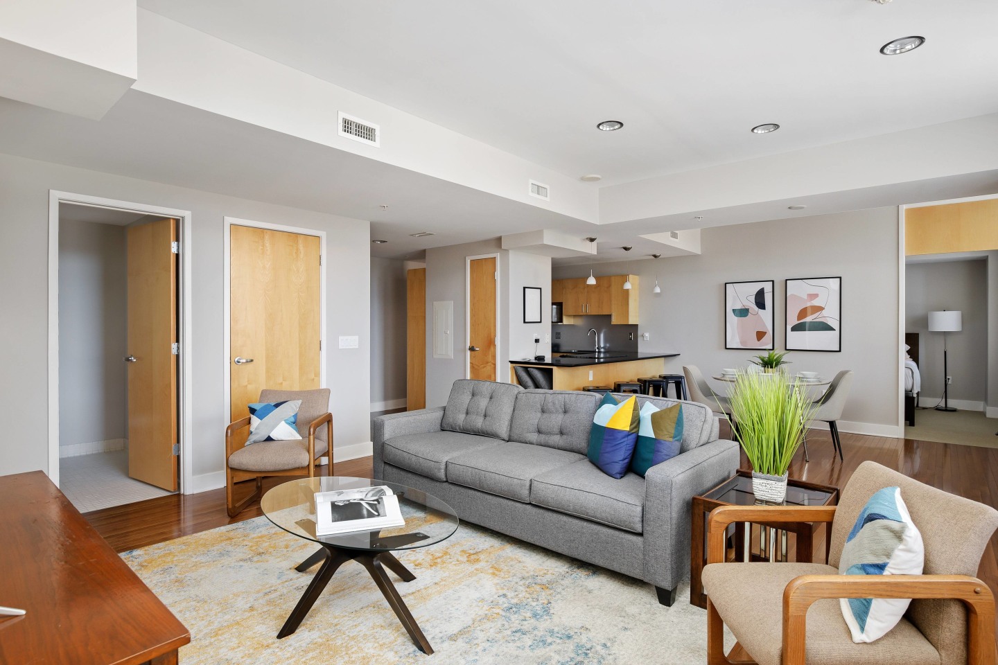 909 Walnut Image 16