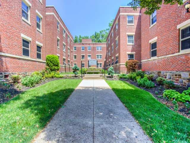 4415 Spruce St Image 3