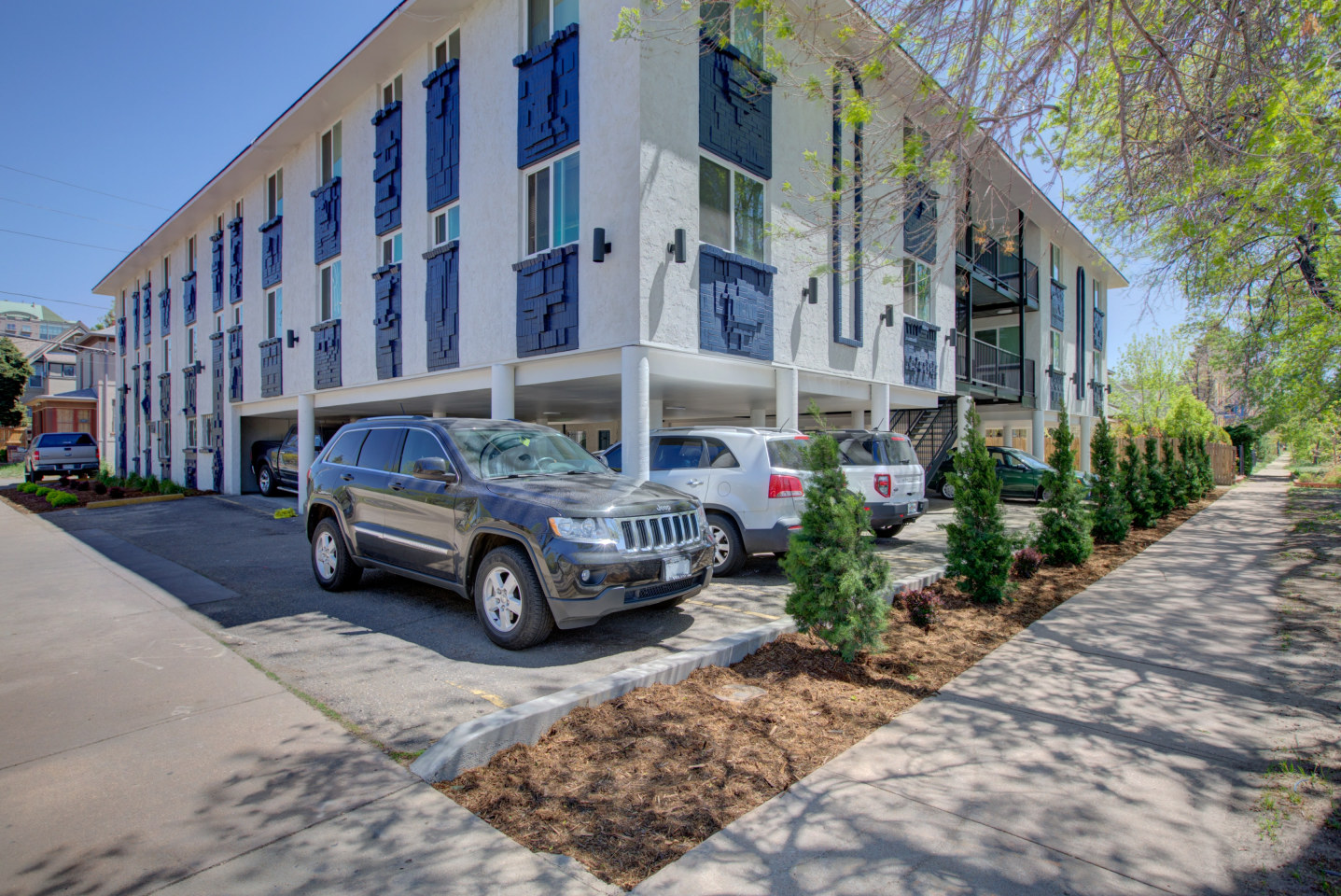 270 Lincoln Image 11
