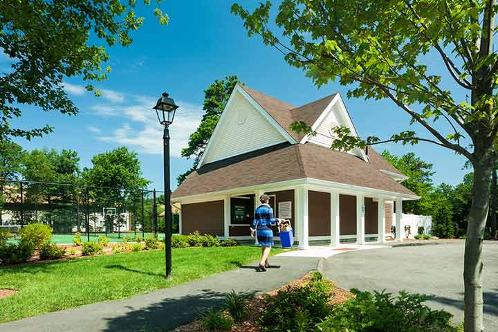 Village Green Apartments Image 26