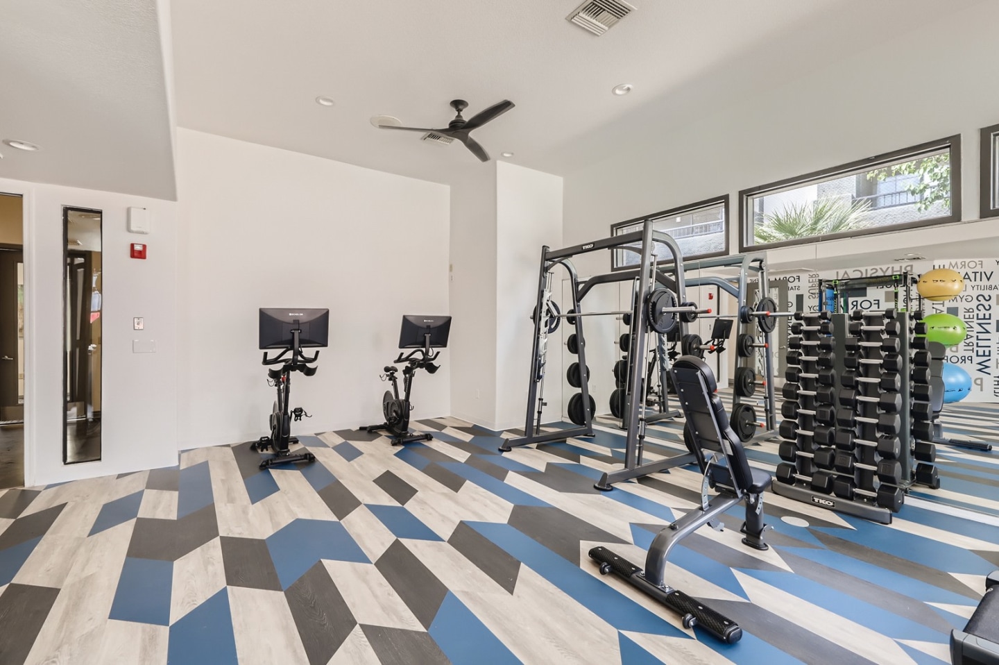 Mandarina Luxury Apartment Homes Image 16