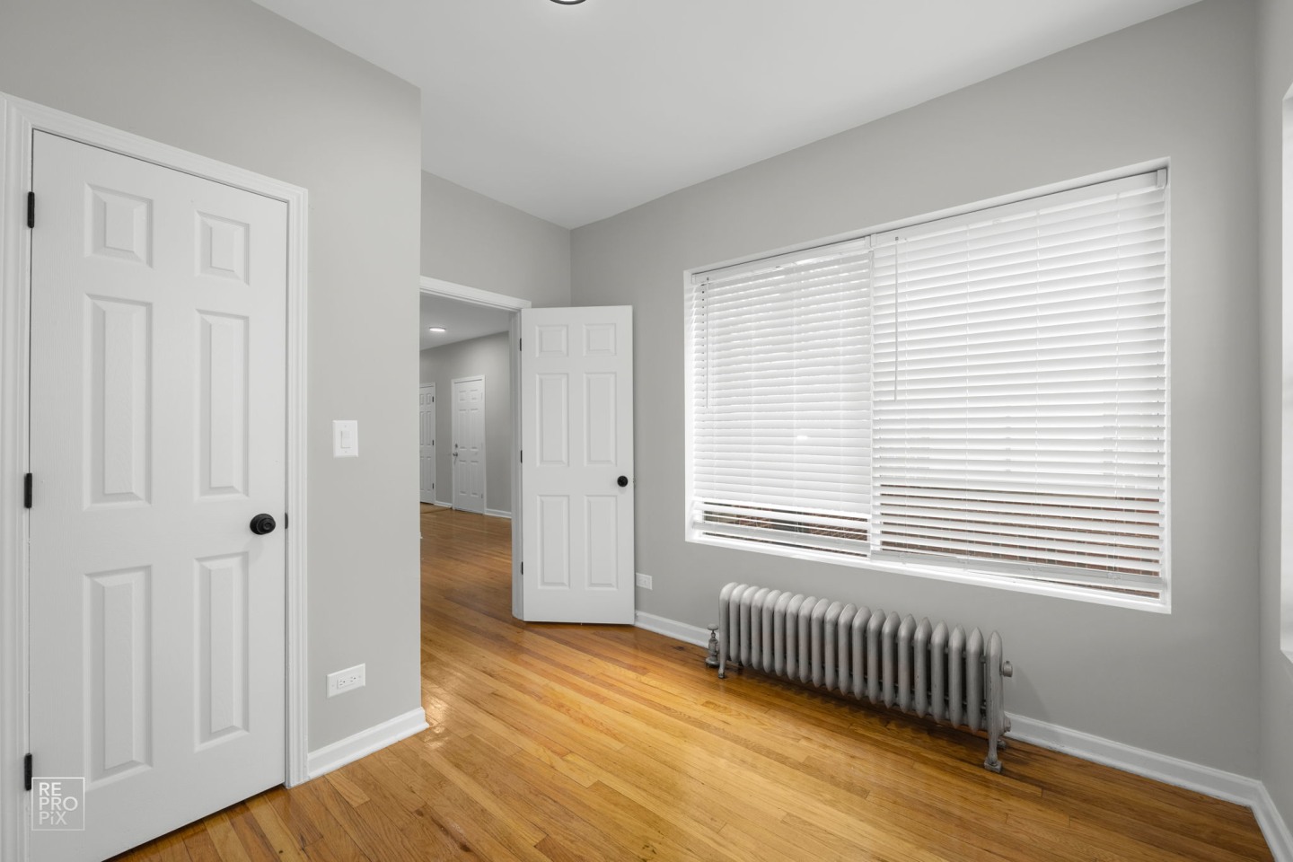 6101 S Langley Ave Image 15