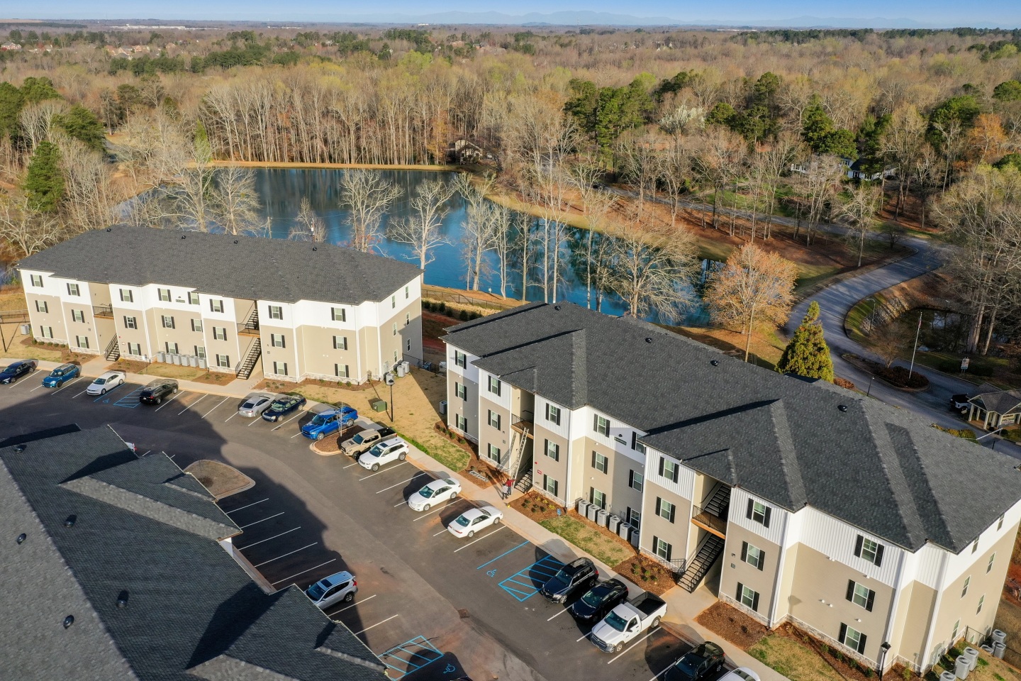 Water's Edge Apartments Image 11