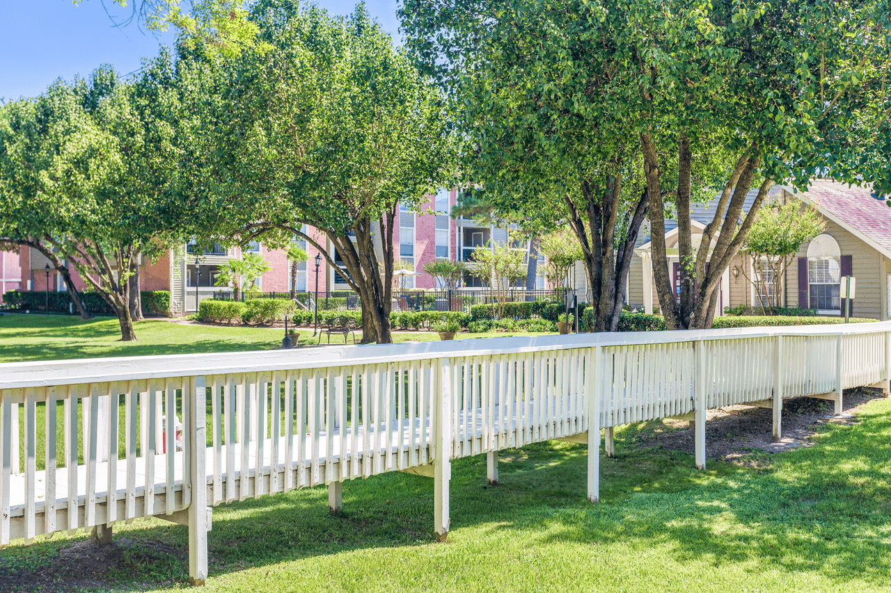 Brandon Oaks Apartments Image 12