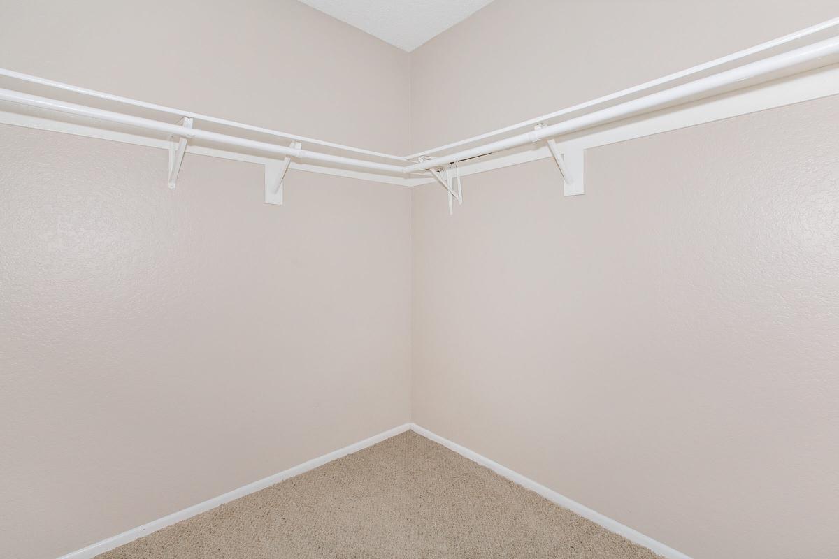 Carlyle Square Apartment Homes Image 38