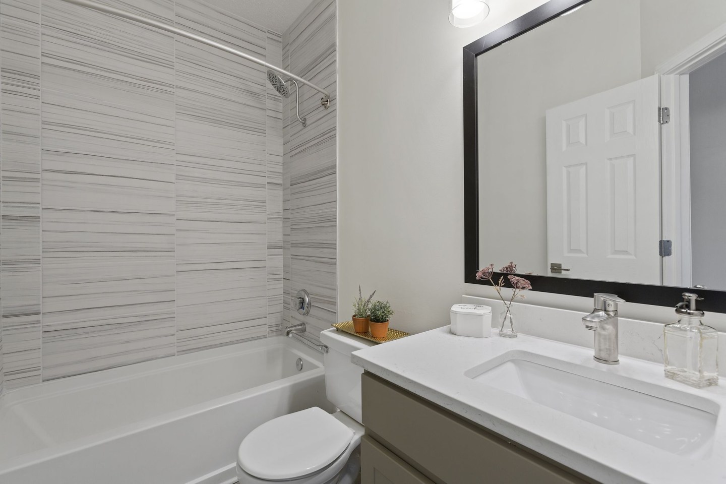 The Ashton Apartments Image 7