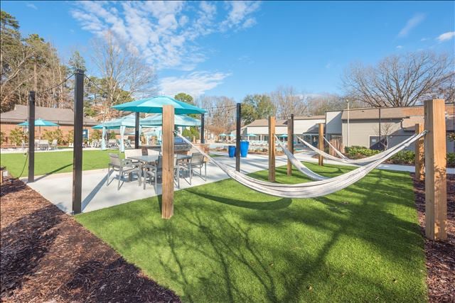 Stonehenge Apartments Image 9