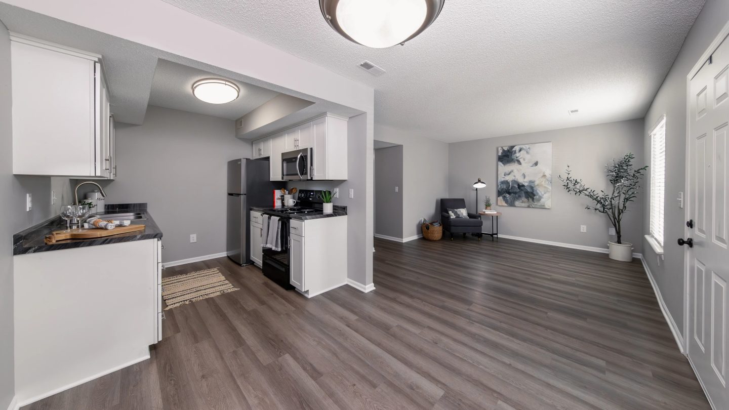 Emory Lakes Luxury Apartments Image 6