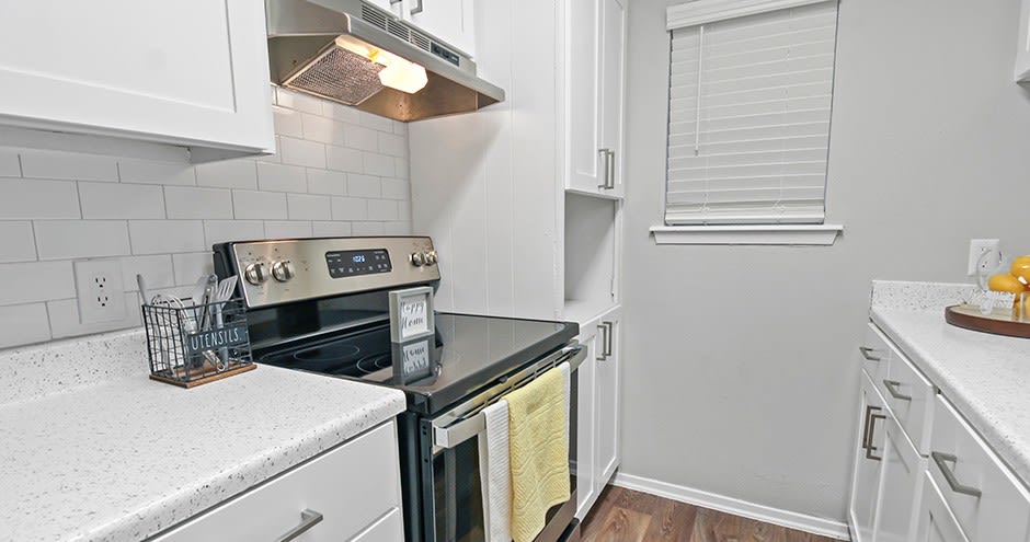 Hollytree Apartments Image 1