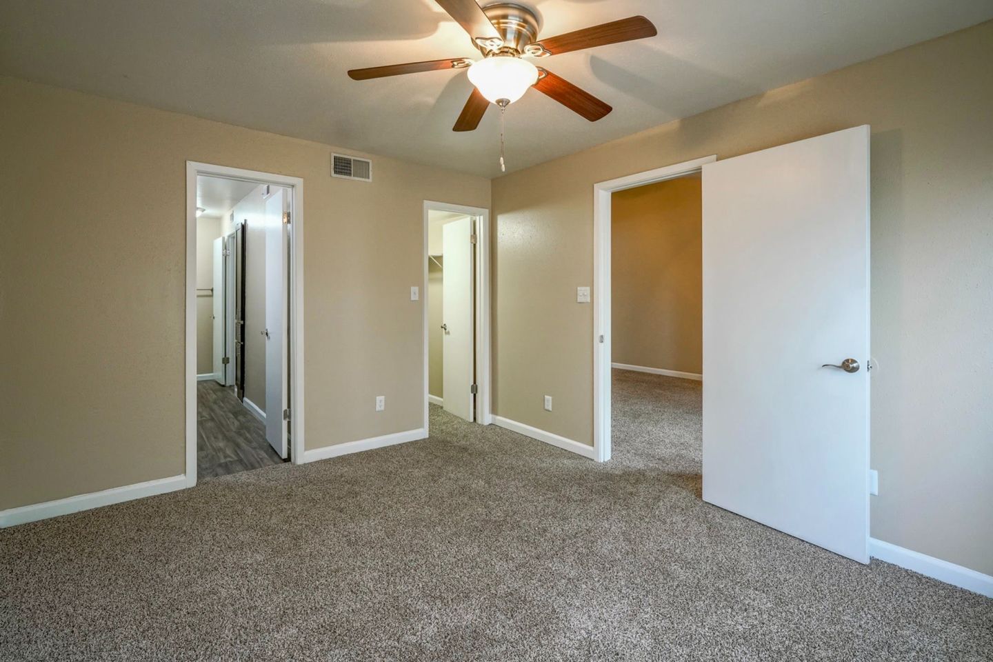 Silverado Apartments Image 31