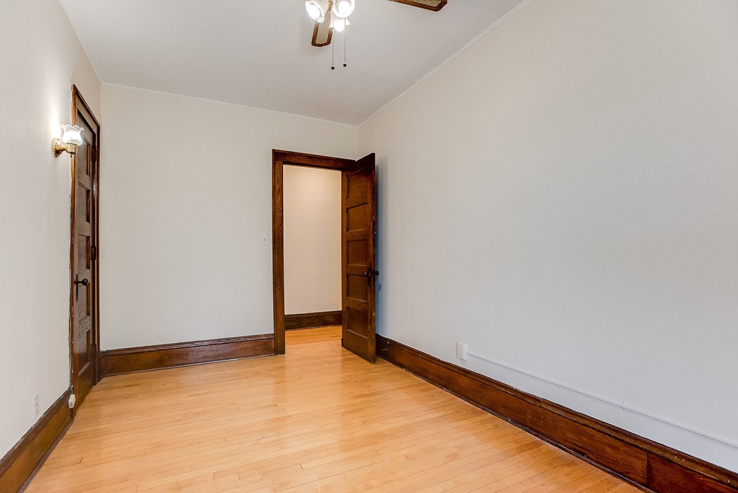 2124 Garfield Avenue South Image 13