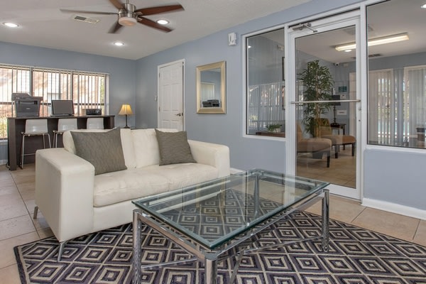 Coachman Club Apartments Image 17