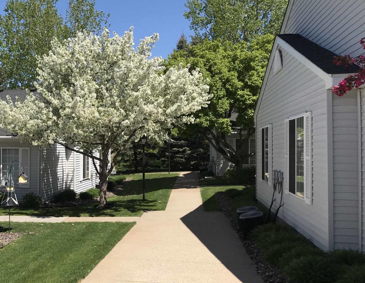 Cottages of Vadnais Heights - Senior Housing Image 10