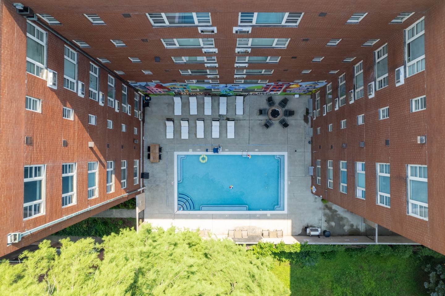 Park Chateau Apartments Image 1