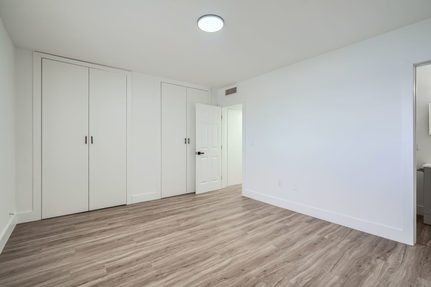 Lakeshore Presidential Apartments Image 17