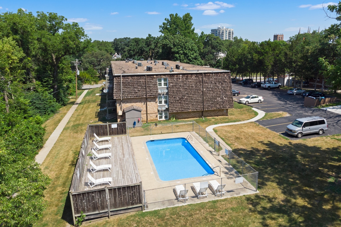 The 4220 Grand Apartments Image 5