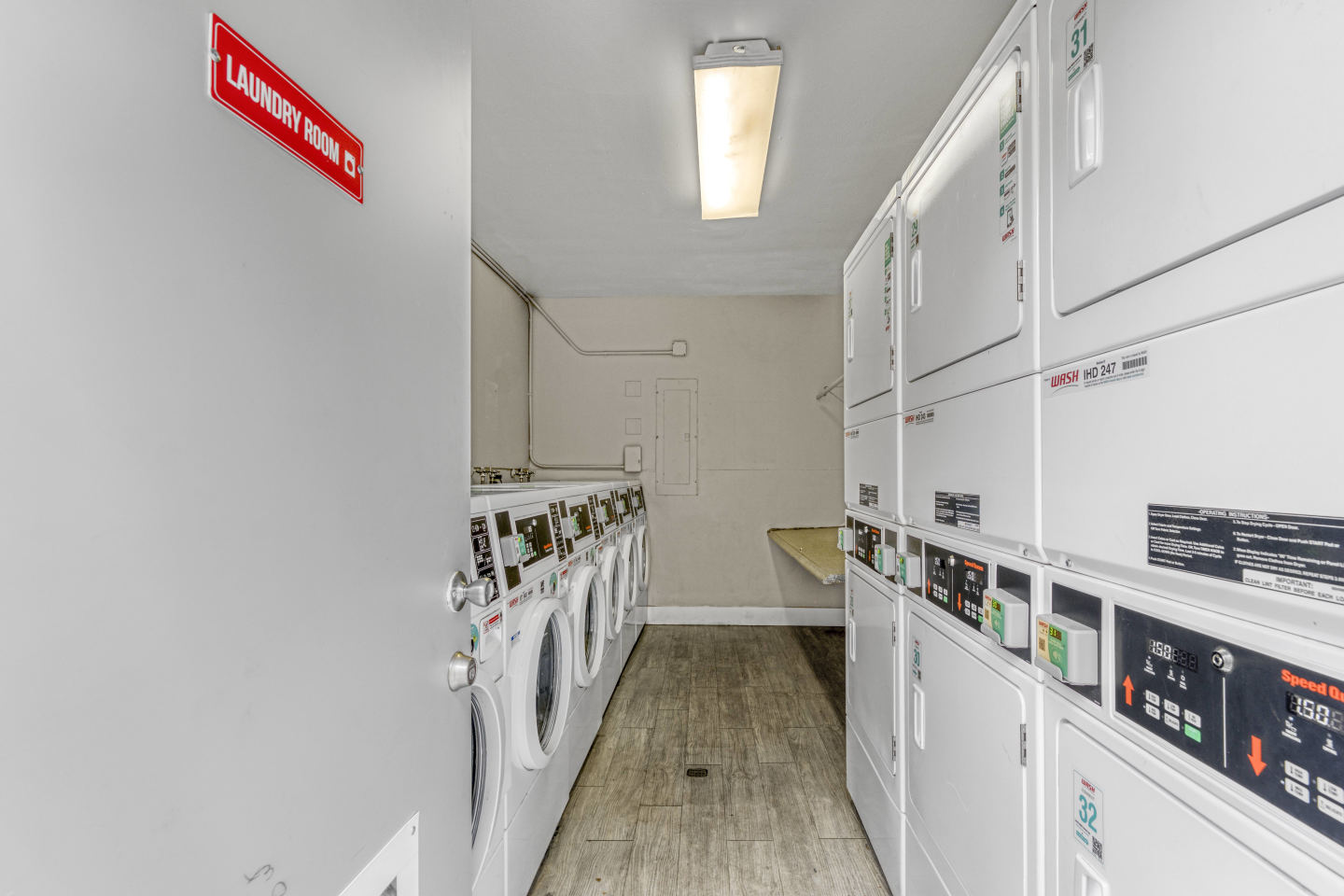 Racquet Club Apartments Image 23