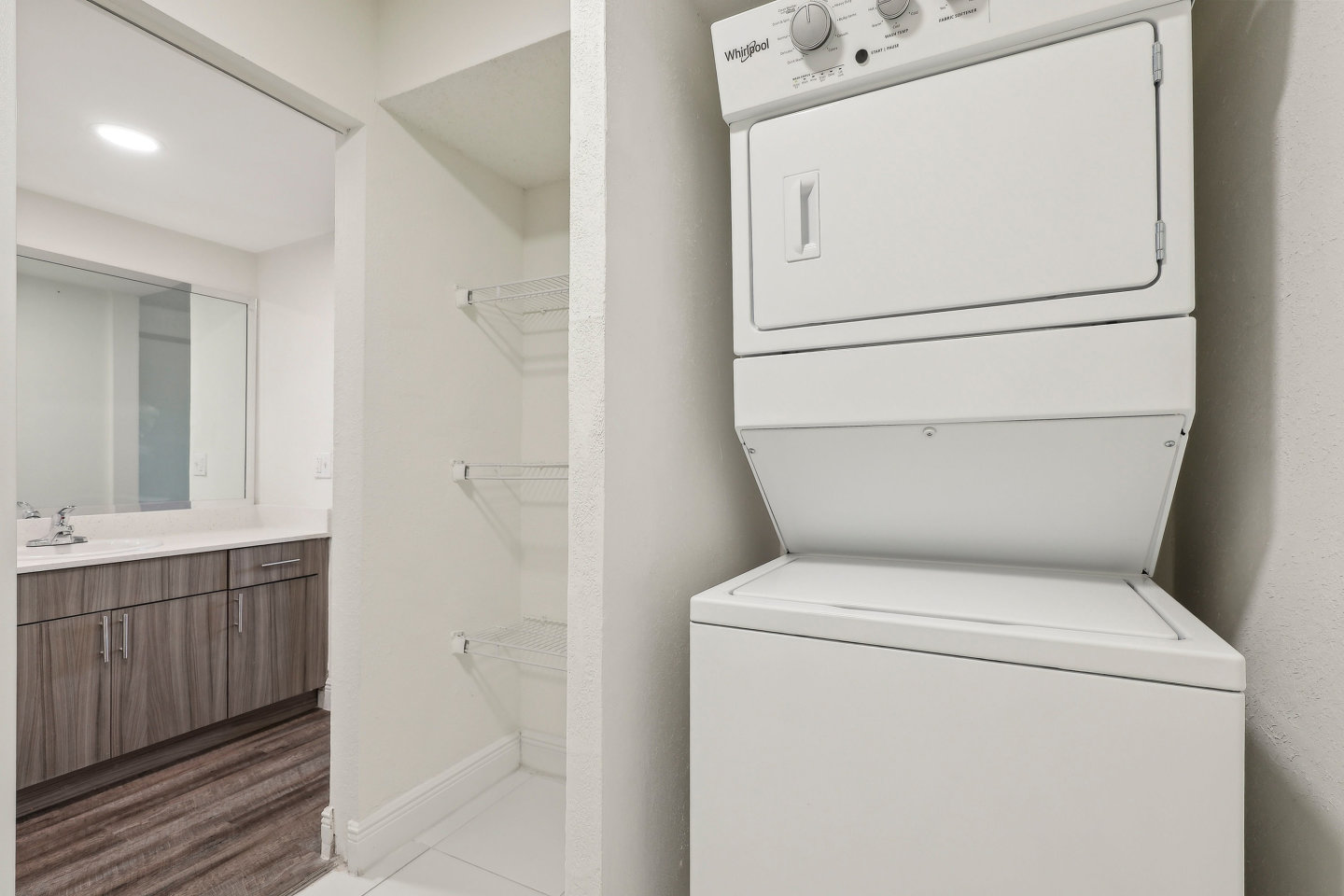 Aventura Harbor Apartments Image 3