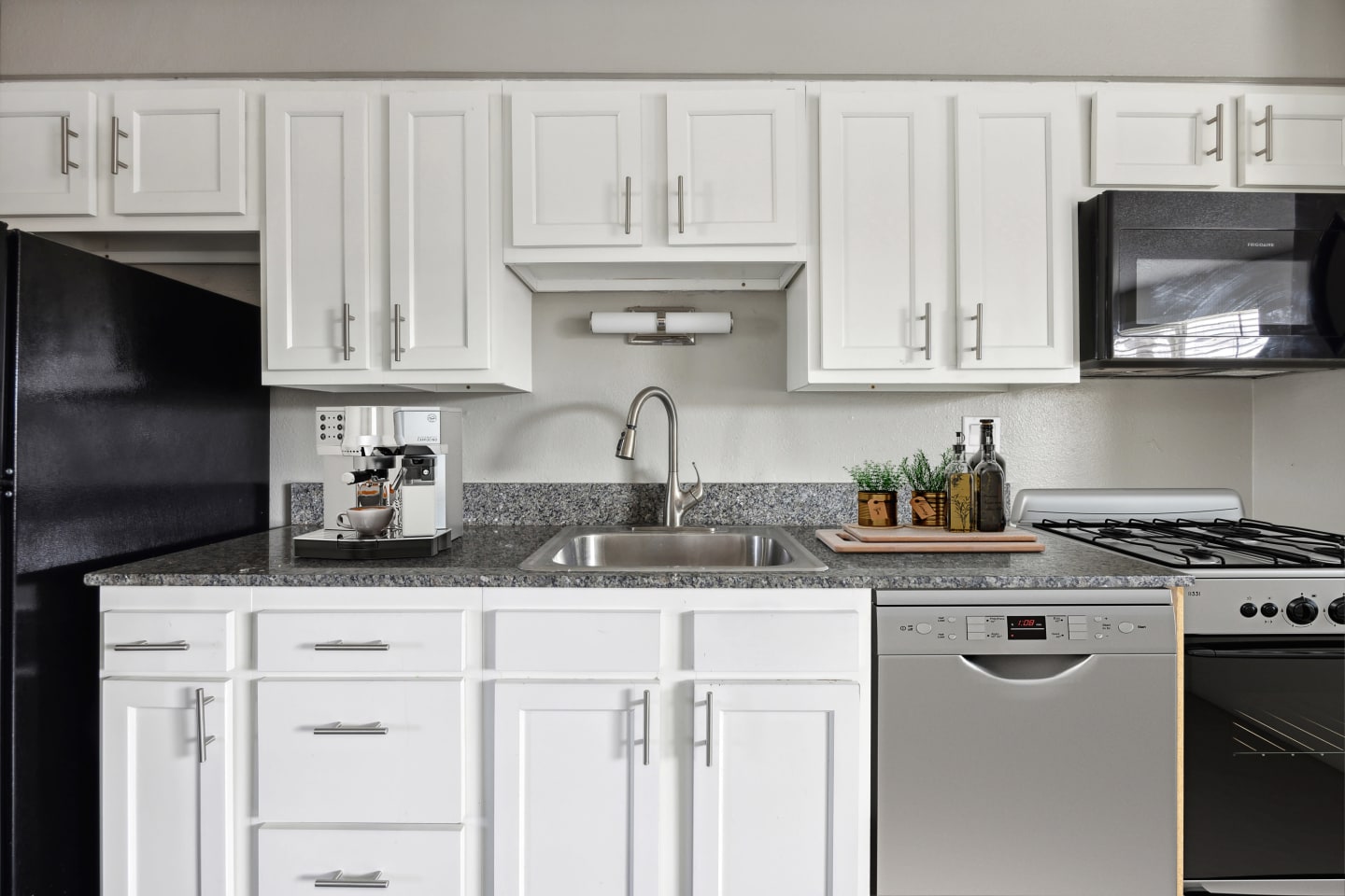 Newport Square Apartments Image 36