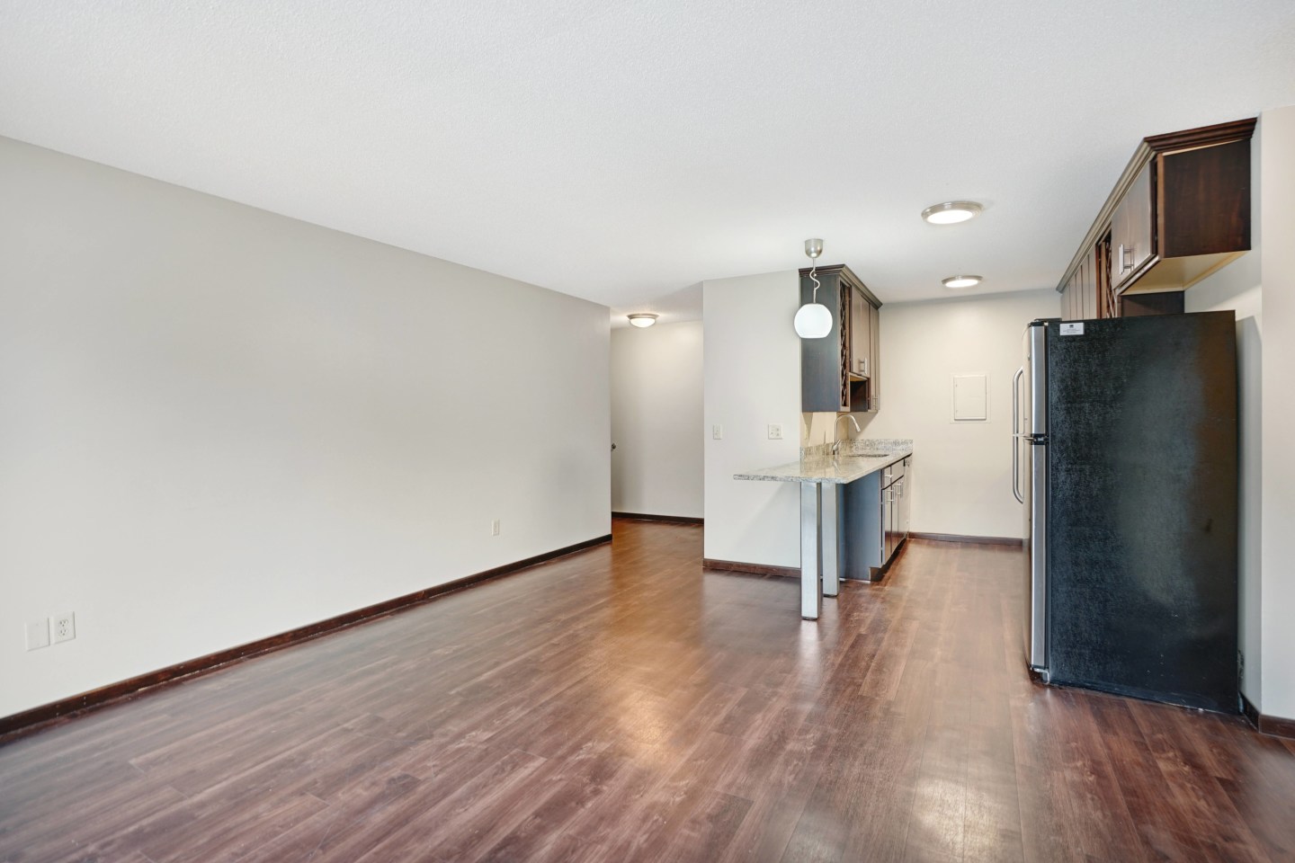 2800 Girard Image 26