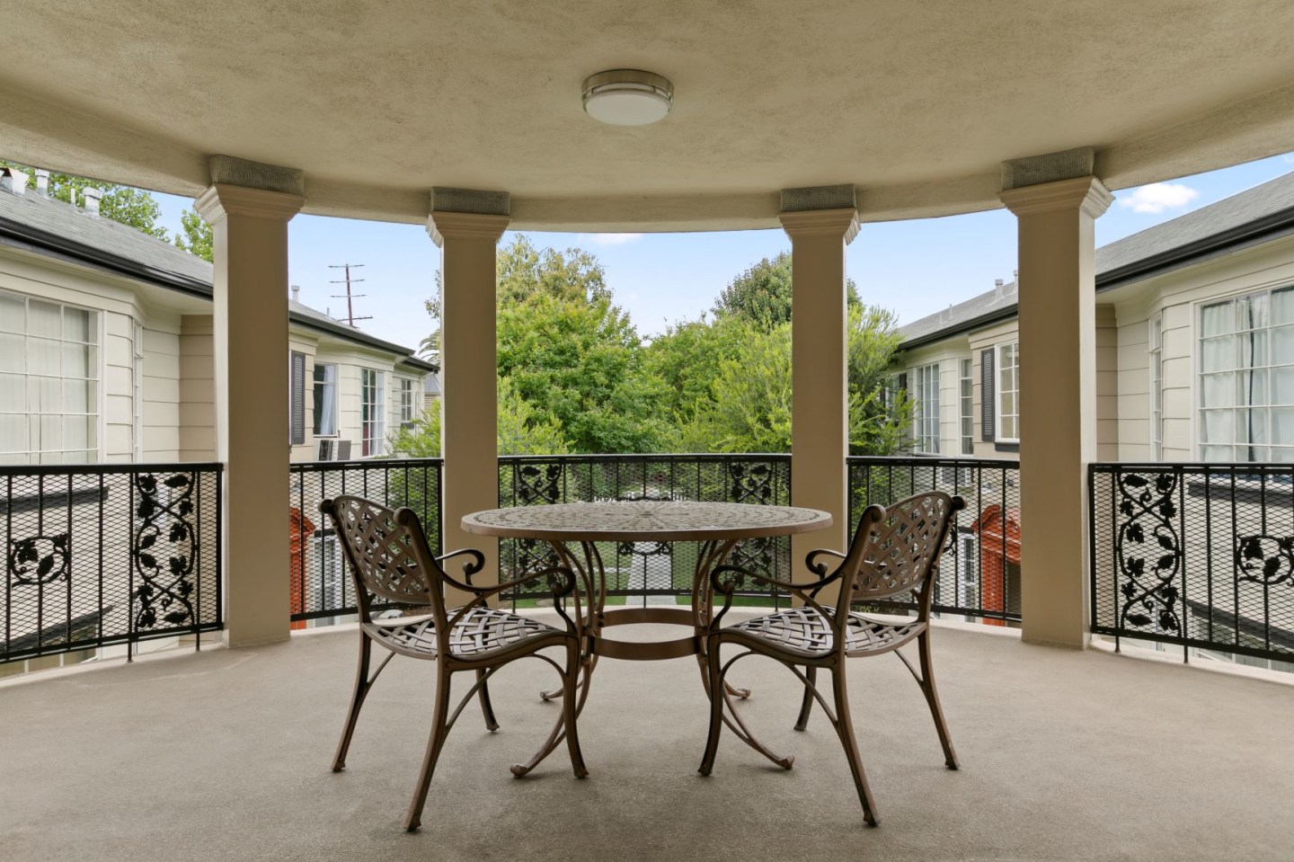 Colonial Manor Image 39